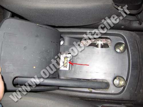 Prise OBD2 Renault Scenic 2 sans console centrale (2003