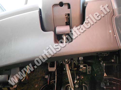 Suzuki Swift connecteur OBDII