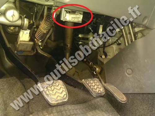 Toyota Avensis Verso - Prise OBD