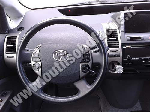 Toyota Prius 2 tableau de bord