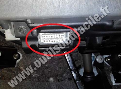 Prise OBD2 dans les Toyota Prius 3 (2009 - 2016) - Trouvez votre connecteur  !