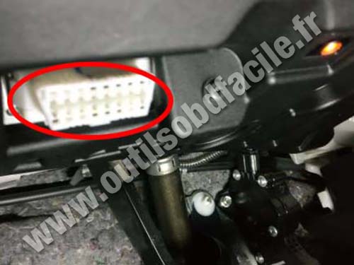 Toyota Prius+ - Connecteur EOBD
