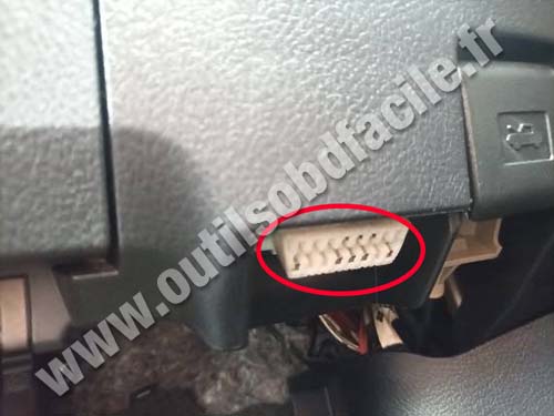 Toyota Vitz - Connecteur OBD