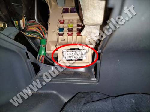 Toyota Yaris - Connecteur OBDII