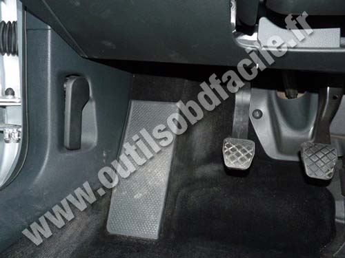 Volkswagen Passat manette ouverture capot
