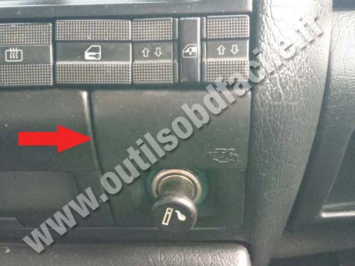 Volkswagen Vento - Cache connecteur