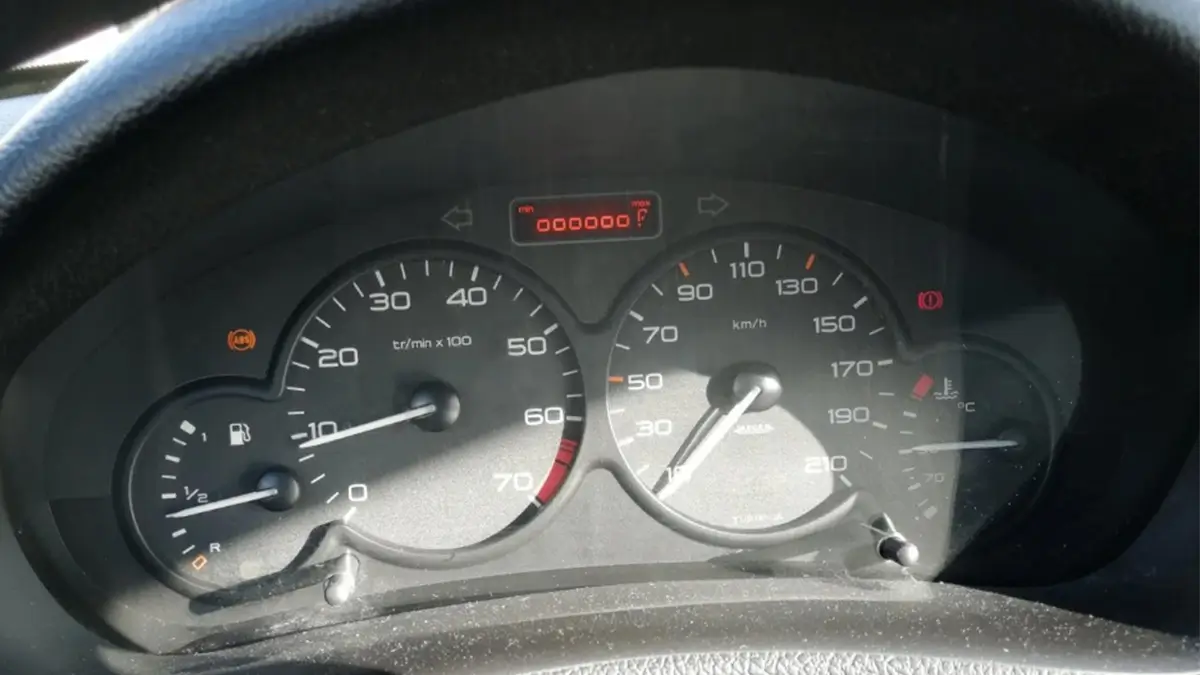 voyant ABS Peugeot, Citroën ou DS allumé au tableau de bord