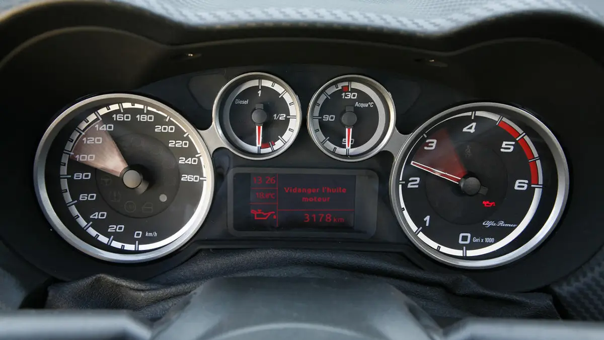 Voyant vidange sur le tableau de bord d'Alfa Romeo