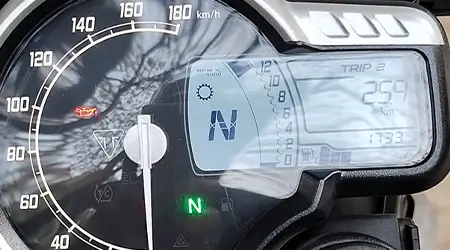 Voyant vidange sur moto Triumph